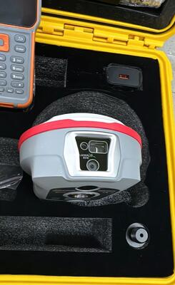 SinoGNSS T70 laser GPS receiver QZSS L5 RTK GNSS Receiver Offering Static Fast Static Accuracy H 3 Mm 0.4 Ppm V 5 Mm 0.5 Ppm Alongside External Power Supply 9.0 27.0 V DC for Navigation